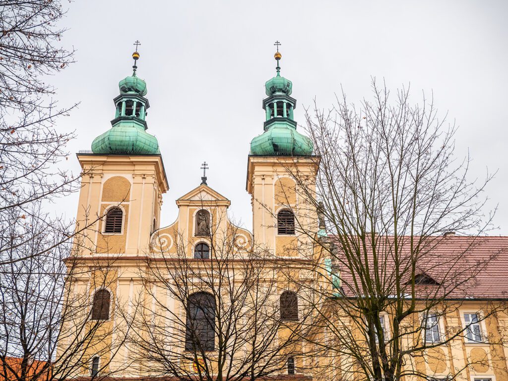 klášterní věže Kladsko