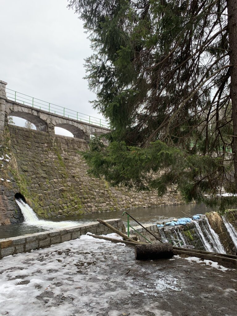 Karpacz přehrada na řece Łomnici