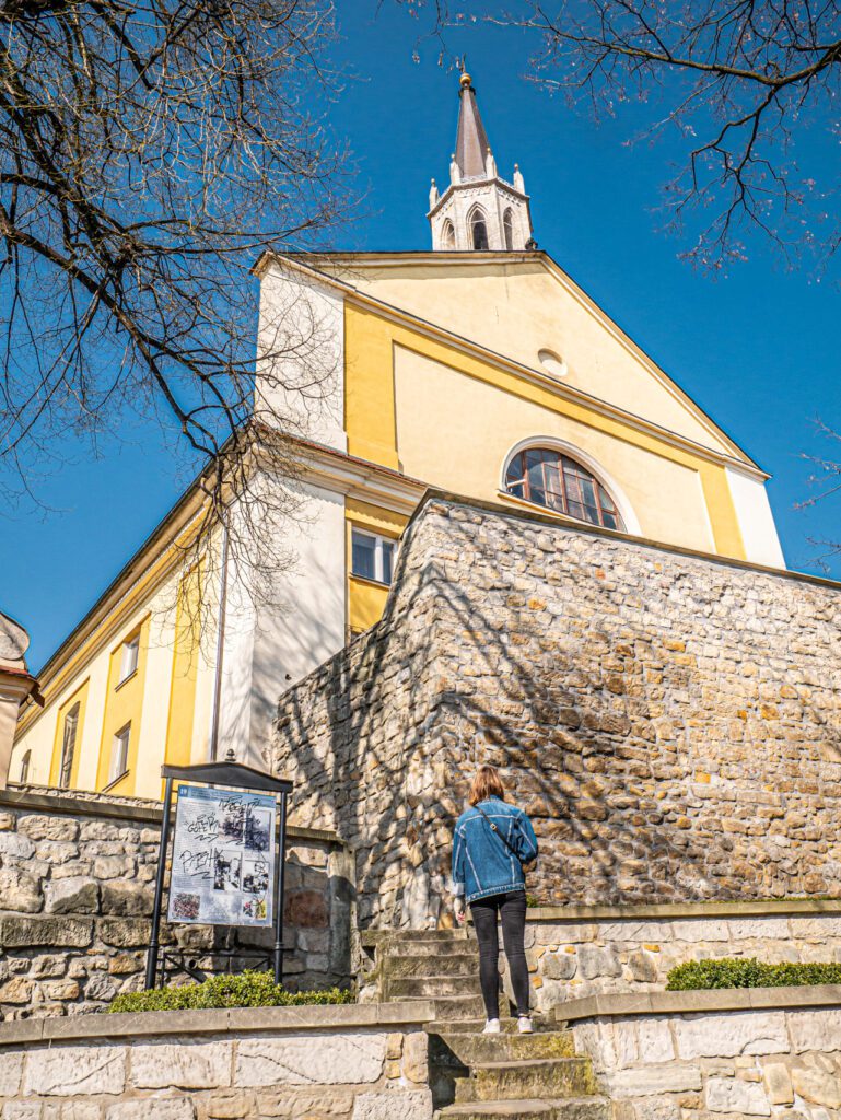 Bolesławiec Kostel Panny Marie ustavičné pomoci holka