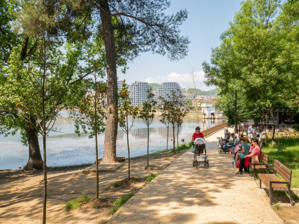 Albánie Tirana Grand Park jezero