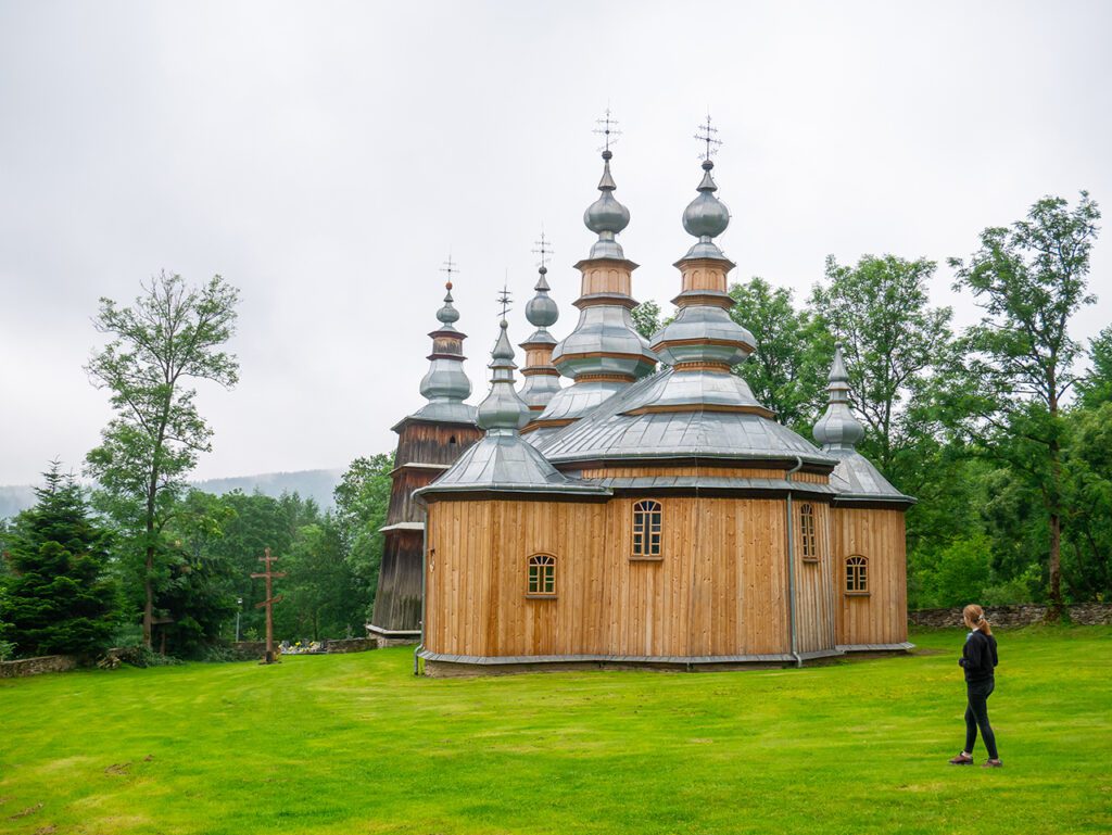 Pohoří Bieszczady Polsko dřevěný kostel holka