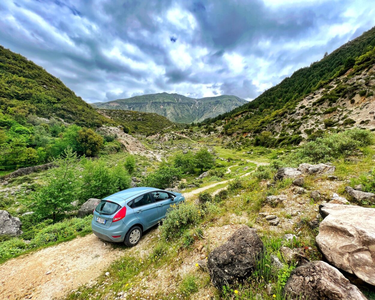 Půjčovna aut Albánie hory vyhlídkové levný pronájem