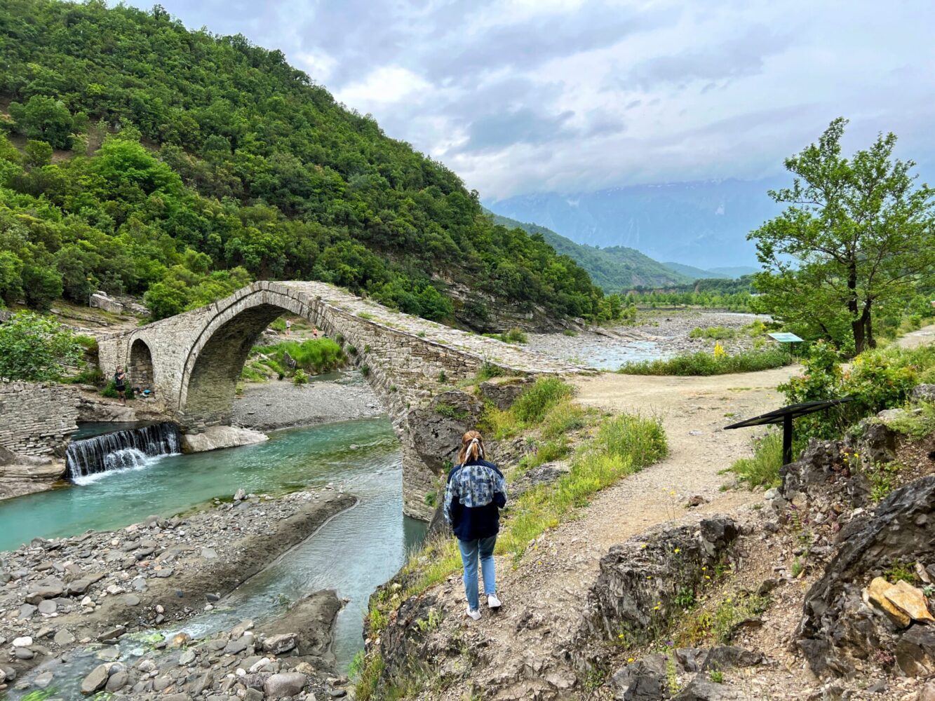 Albánie Kaňon Langarice most les