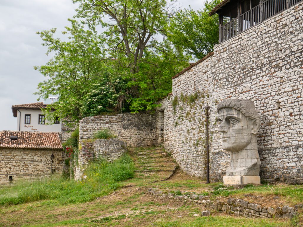 Albanie Berat socha hrad