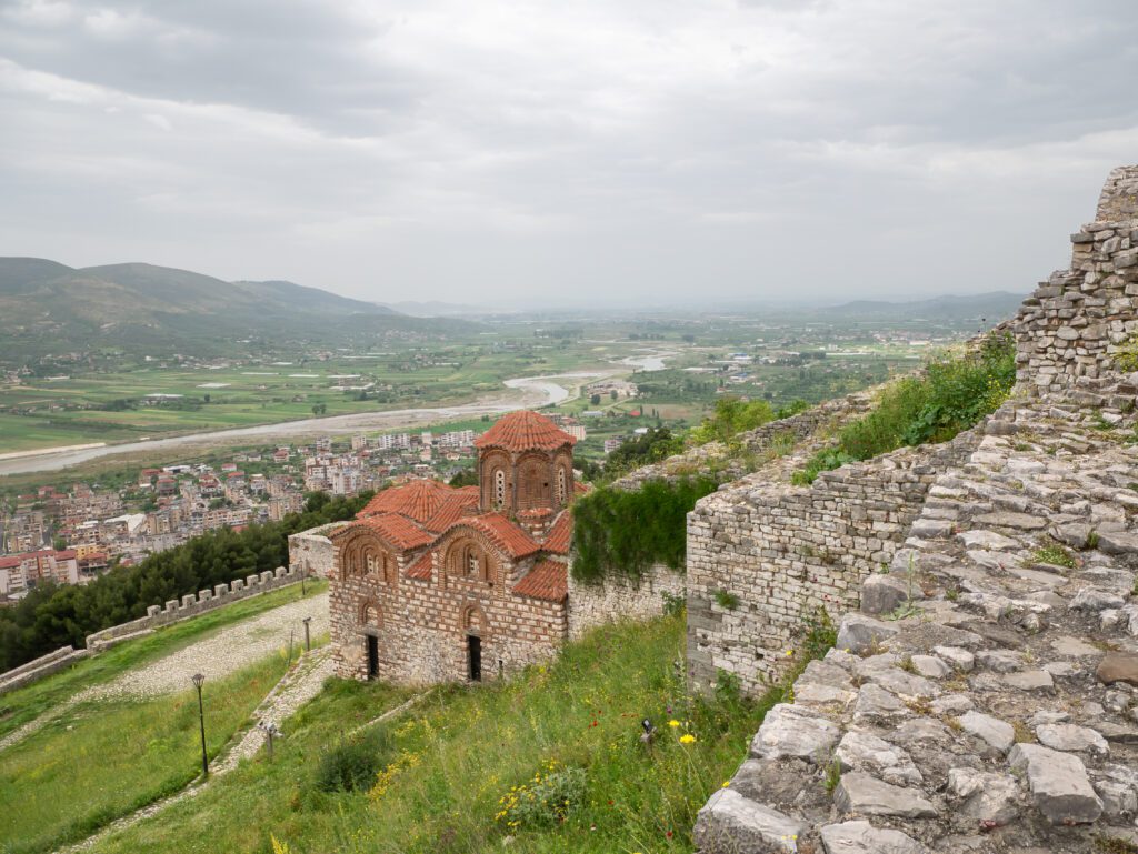 Albanie Berat hora hrad kostel