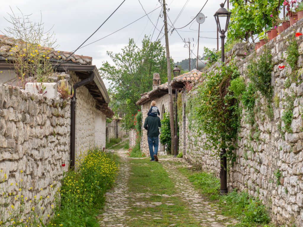 Albanie Berat hrad Kamenná ulička