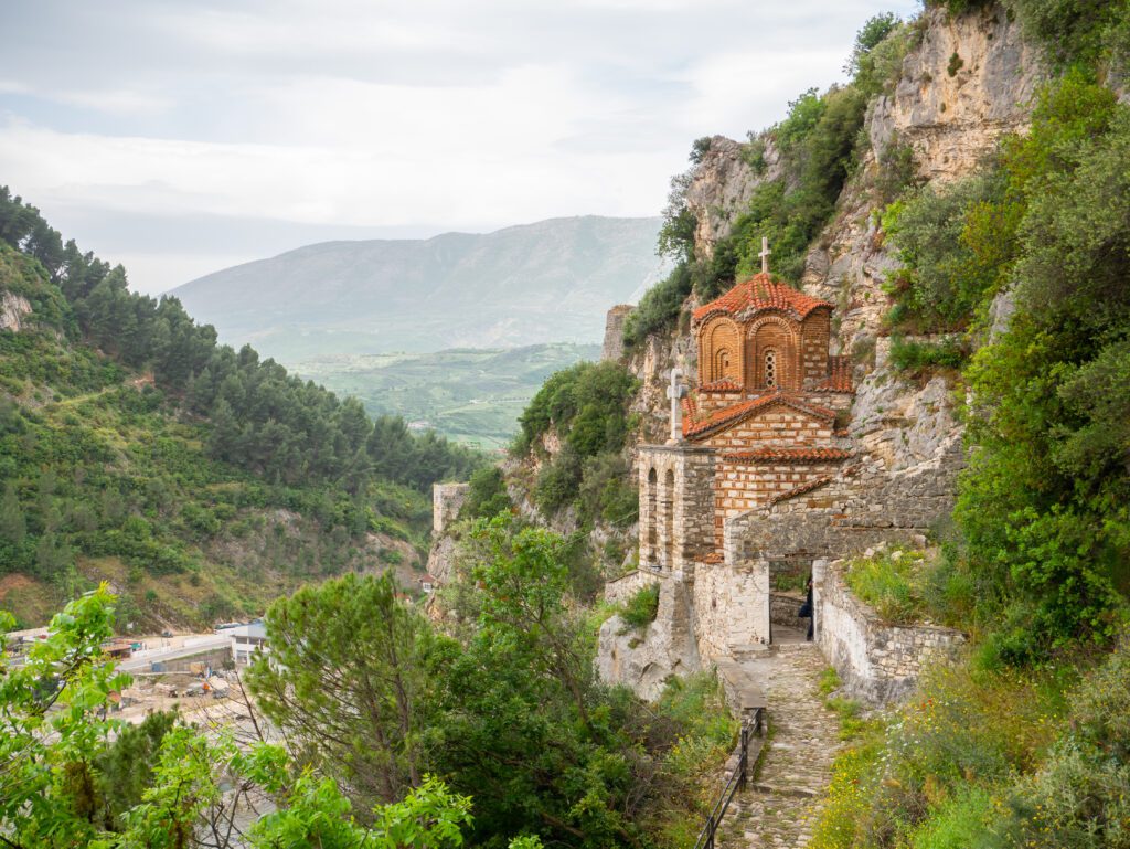 Albanie Berat hora kostel