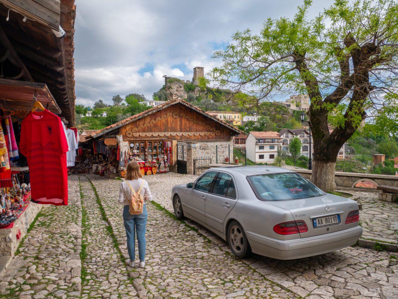 Albánie Krujë Starý bazar auto holka