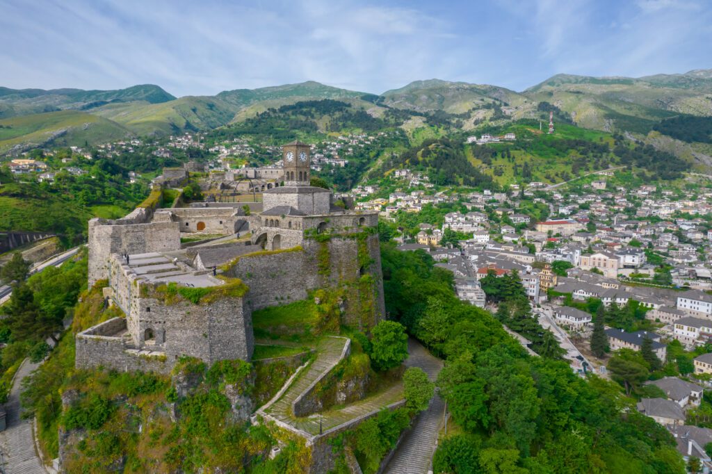 Albánie Gjirokastra hrad aerial