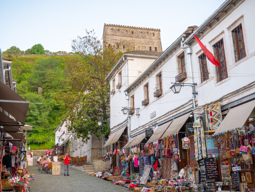 Albánie Gjirokastra hrad bazar